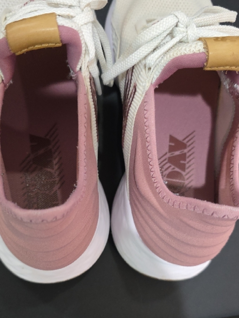 New Balance Fresh Foam ROAV Women's Cream & Pink Running Shoes Size 7.5 - Picture 8 of 11